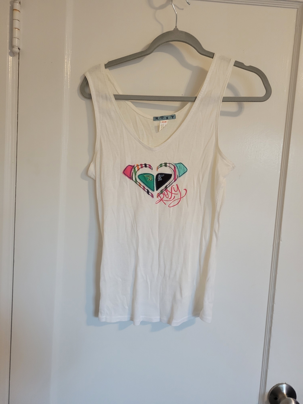Roxy Y2K White V-Neck Tank with Colorblock Heart Graphic